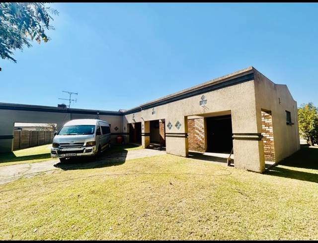 3 BEDROOM HOUSE FOR SALE IN VANDERBIJLPARK CE 4